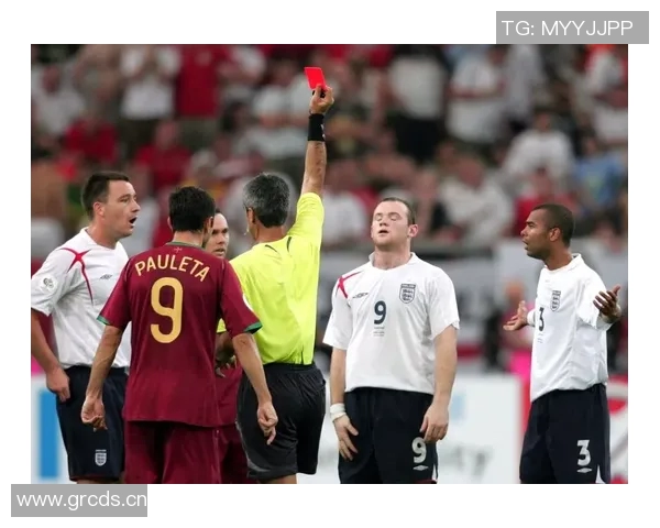 哈维西蒙斯与鲁尼亲密对话合影分享表达深切敬意与荣幸之情